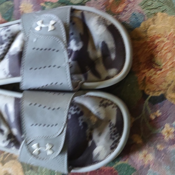 Under Armour Slides - Picture 4 of 6